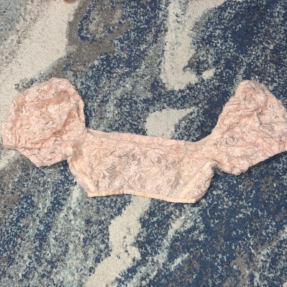 free people pink cropped stretchy shirt, never worn, very nice quality